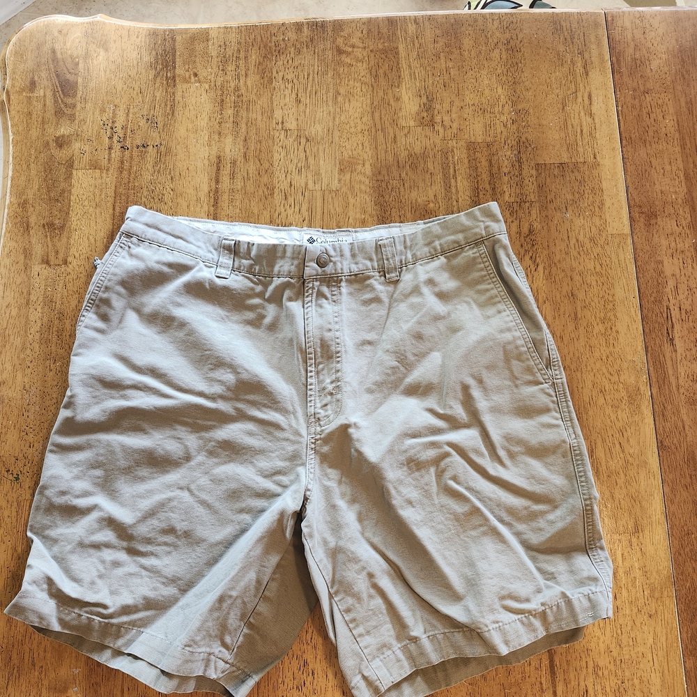 Columbia Men's Tan Flat Front Shorts